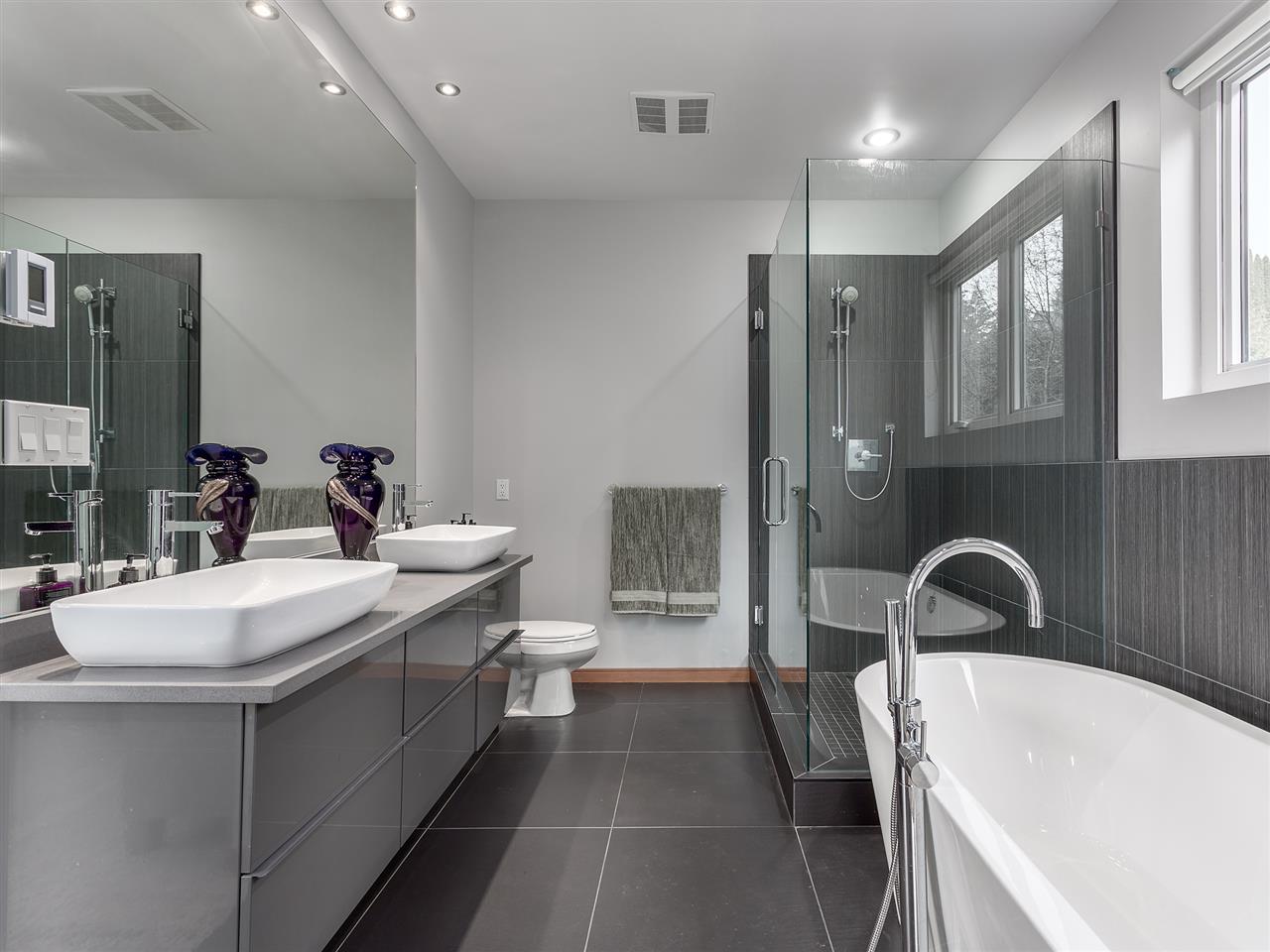 1056 Jay Crescent 11