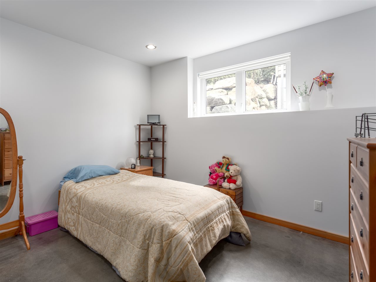 1056 Jay Crescent 14