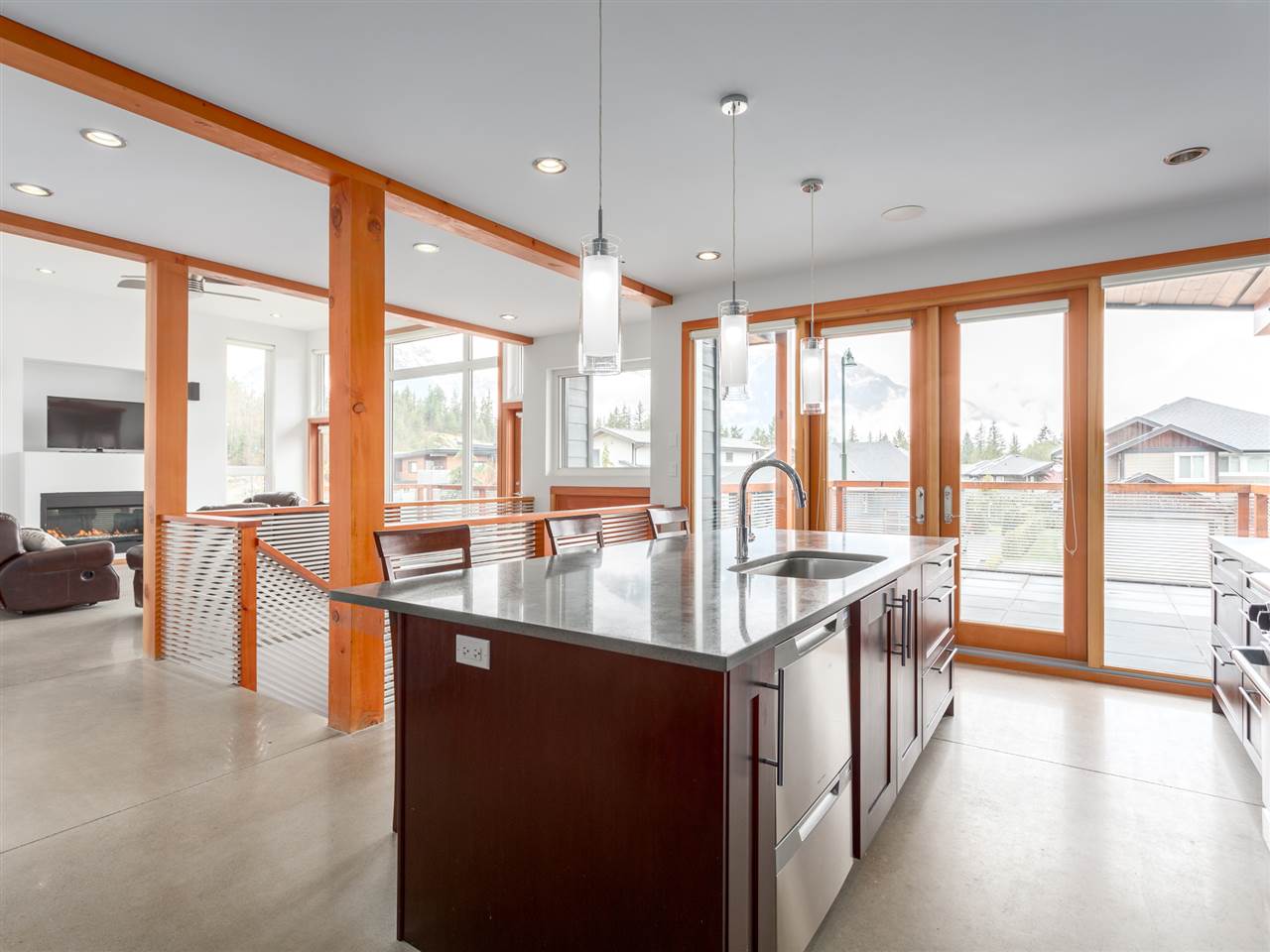 1056 Jay Crescent 4