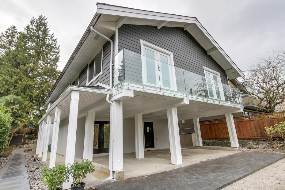 6426 Rosebery Avenue, West Vancouver 2