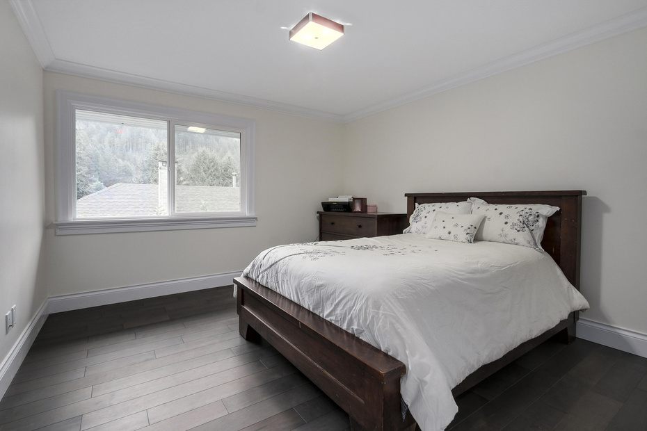 6426 Rosebery Avenue, West Vancouver 12