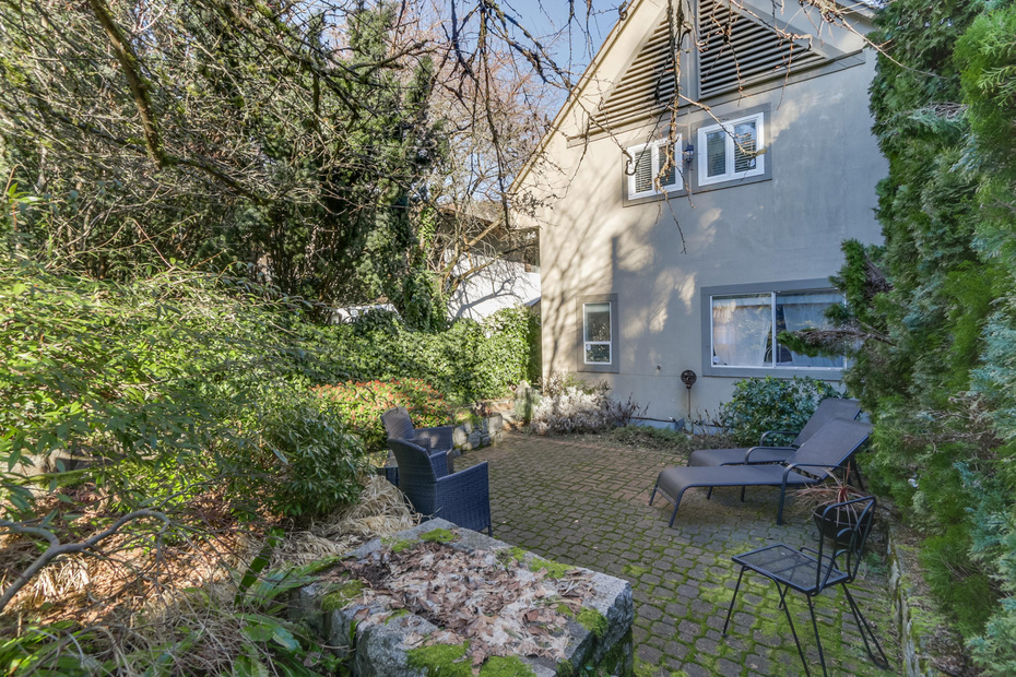 6449 Douglas Street, West Vancouver