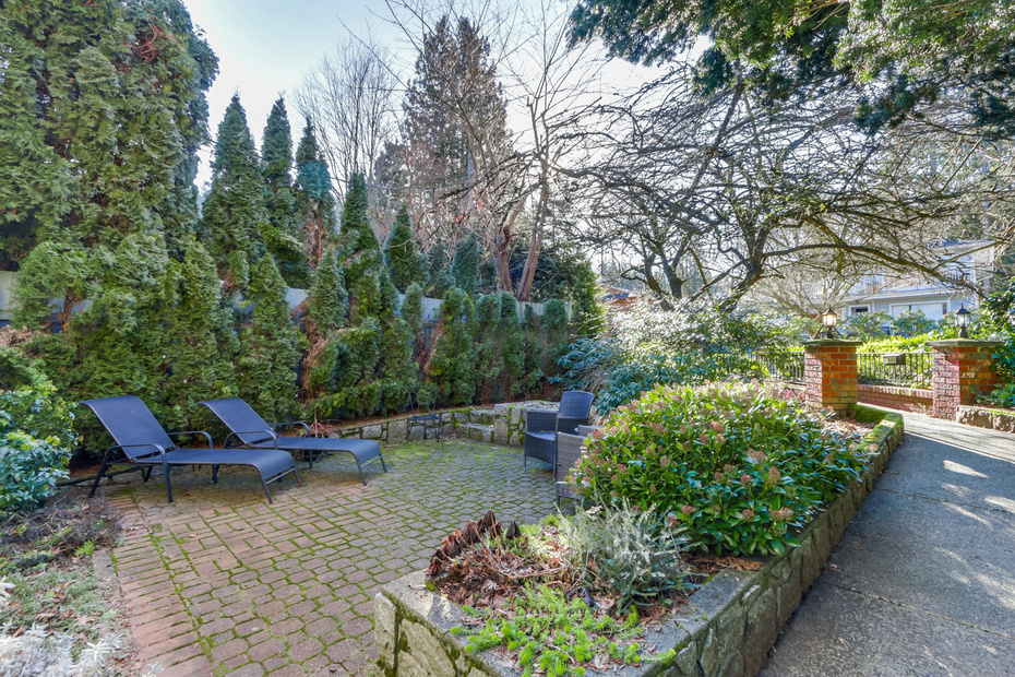 6449 Douglas Street, West Vancouver 19