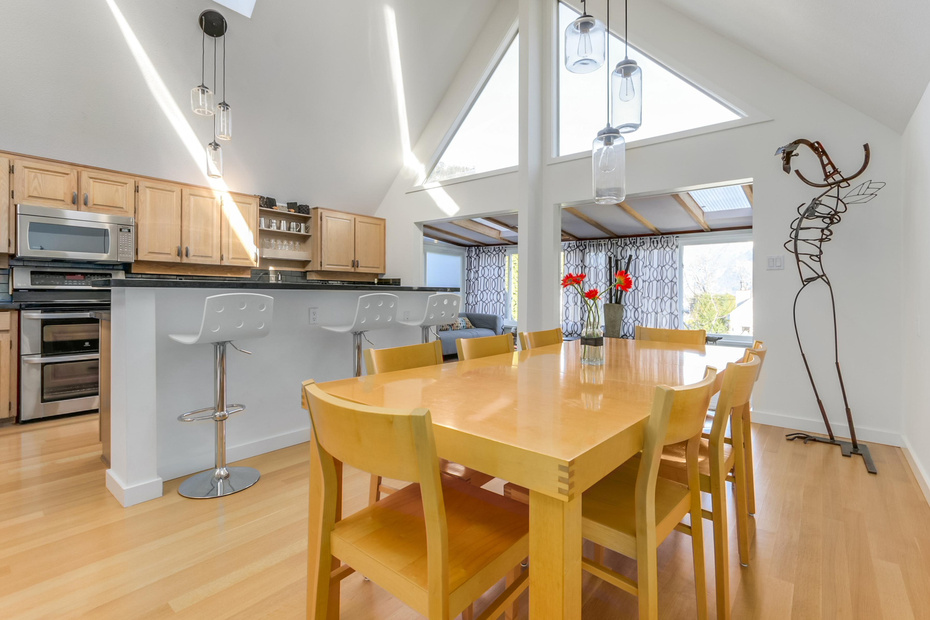 6449 Douglas Street, West Vancouver 2