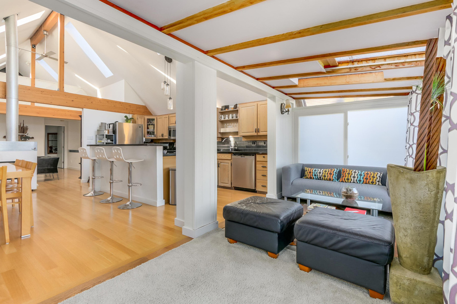 6449 Douglas Street, West Vancouver 6