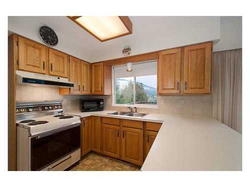4770 MEADFEILD Court, West Vancouver, British Columbia 2
