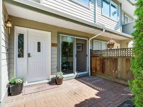 20 828 16TH Street W, North Vancouver, British Columbia, 2