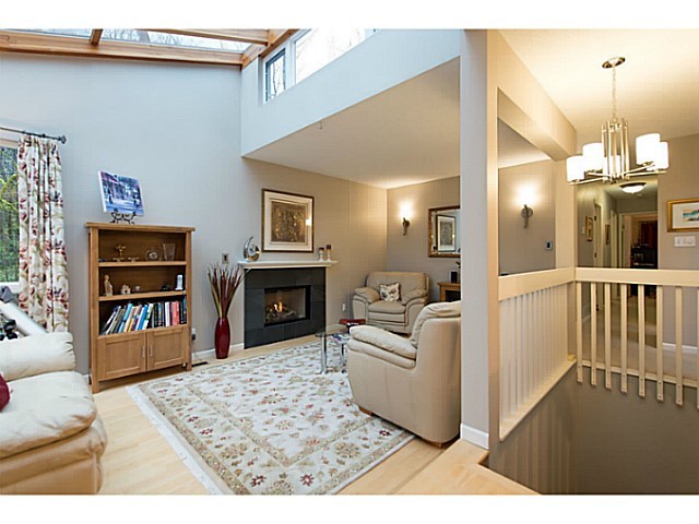 1567 DEEP COVE Road, North Vancouver, British Columbia 3