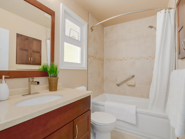 5645 WESTPORT Road, West Vancouver, British Columbia, 5