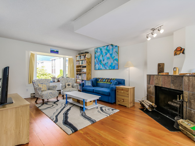 157 20TH Street W, North Vancouver, British Columbia, 2