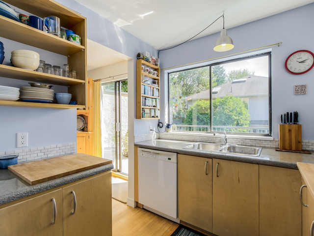 157 20TH Street W, North Vancouver, British Columbia, 6