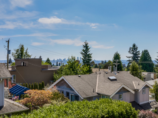 157 20TH Street W, North Vancouver, British Columbia, 9