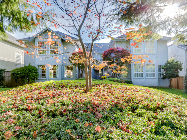 245 17 STREET, North Vancouver, BC 2