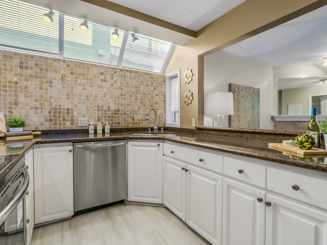 245 17 STREET, North Vancouver, BC 8