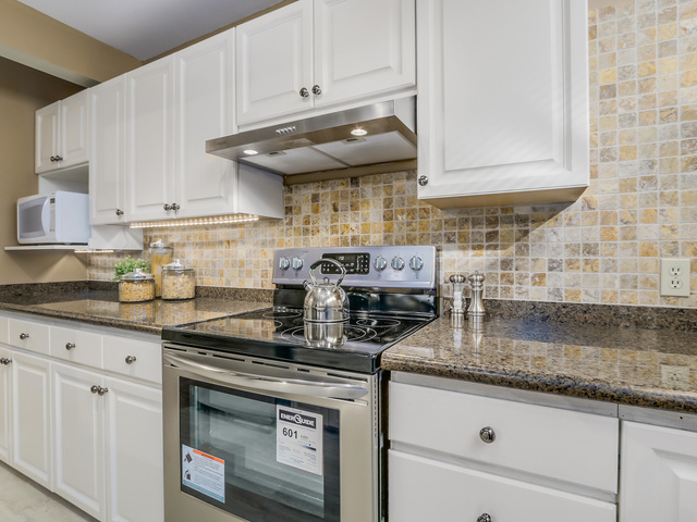 245 17 STREET, North Vancouver, BC 10