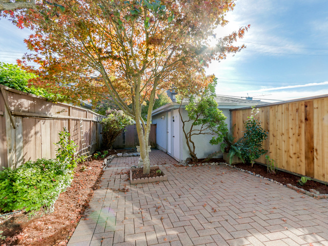 245 17 STREET, North Vancouver, BC 16