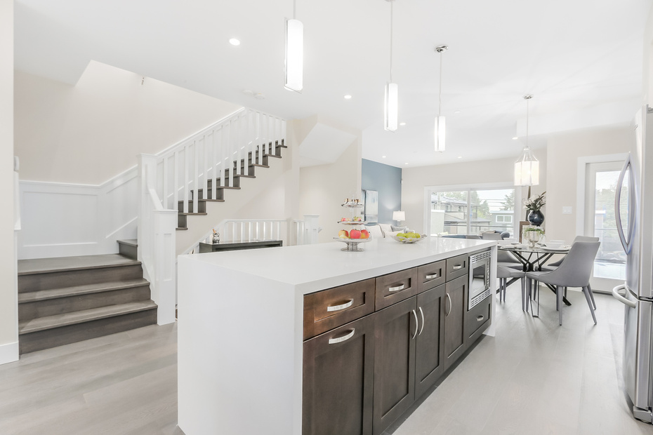 343 EAST 4 STREET, North Vancouver, BC 12