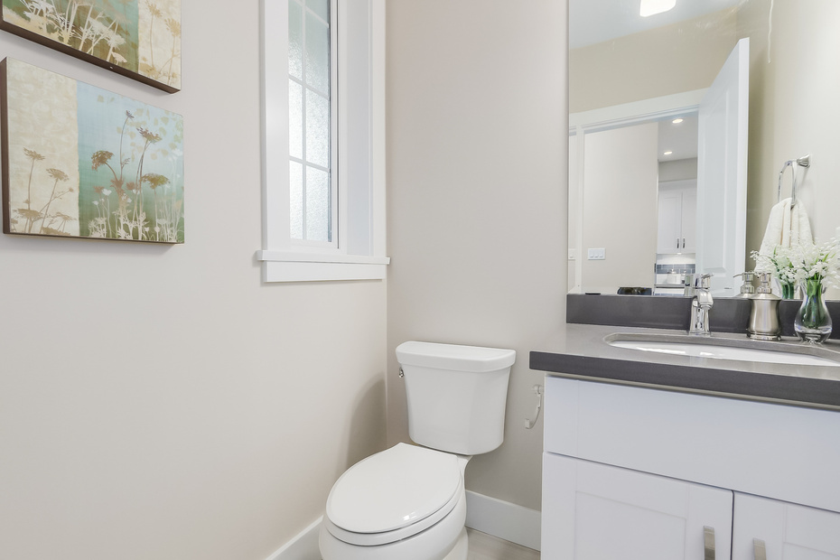 343 EAST 4 STREET, North Vancouver, BC 13