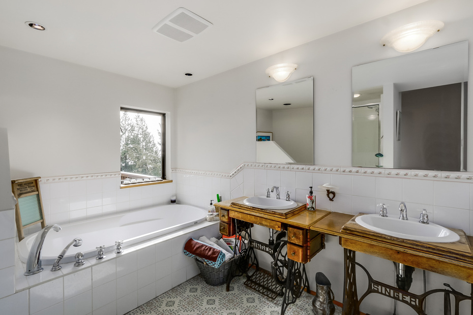 3880 SHARON DRIVE, West Vancouver, BC 6