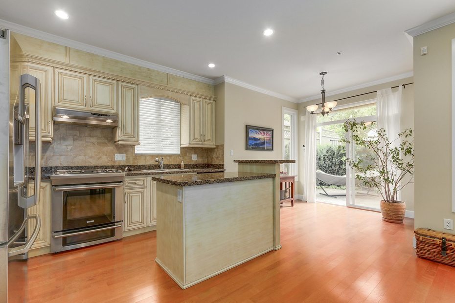 6348 DOUGLAS STREET, West Vancouver, BC, 6