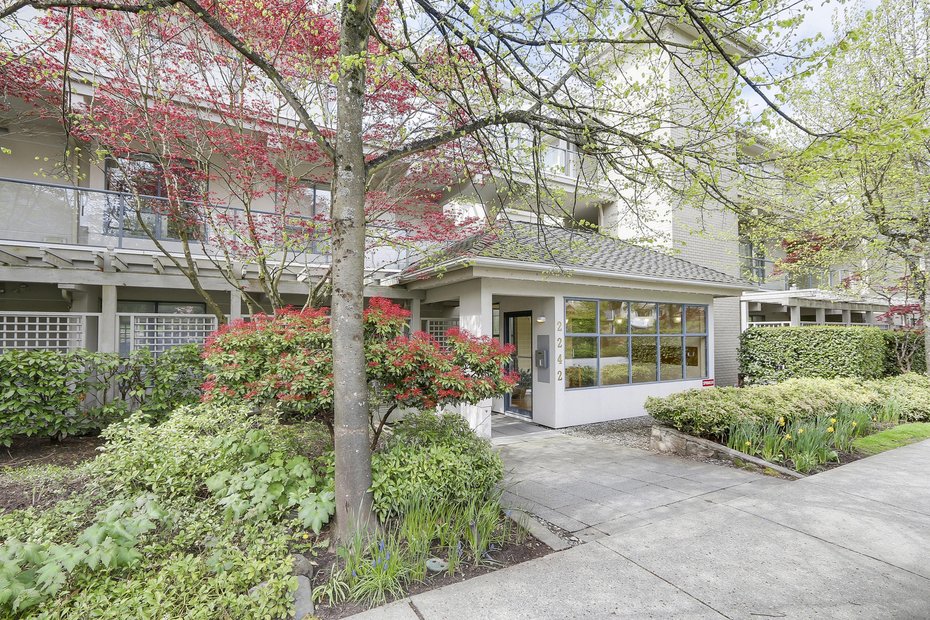301 - 2242 Marine Drive, West Vancouver 2