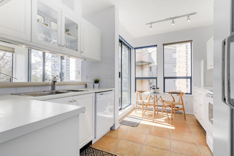 301 - 2242 Marine Drive, West Vancouver 10