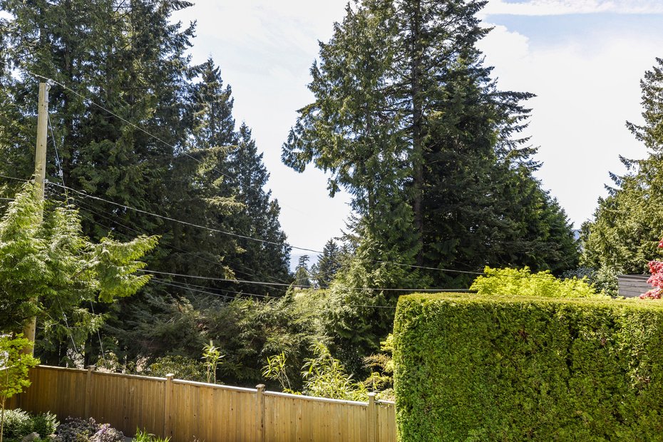 5407 Greentree Road, West Vancouver 26
