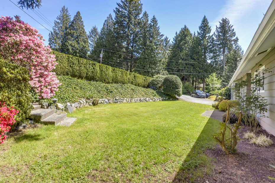 5407 Greentree Road, West Vancouver 25