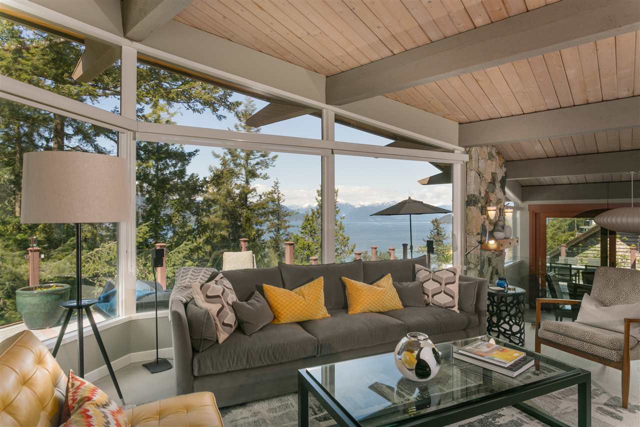 6625 Madrona Crescent, Horseshoe Bay 4