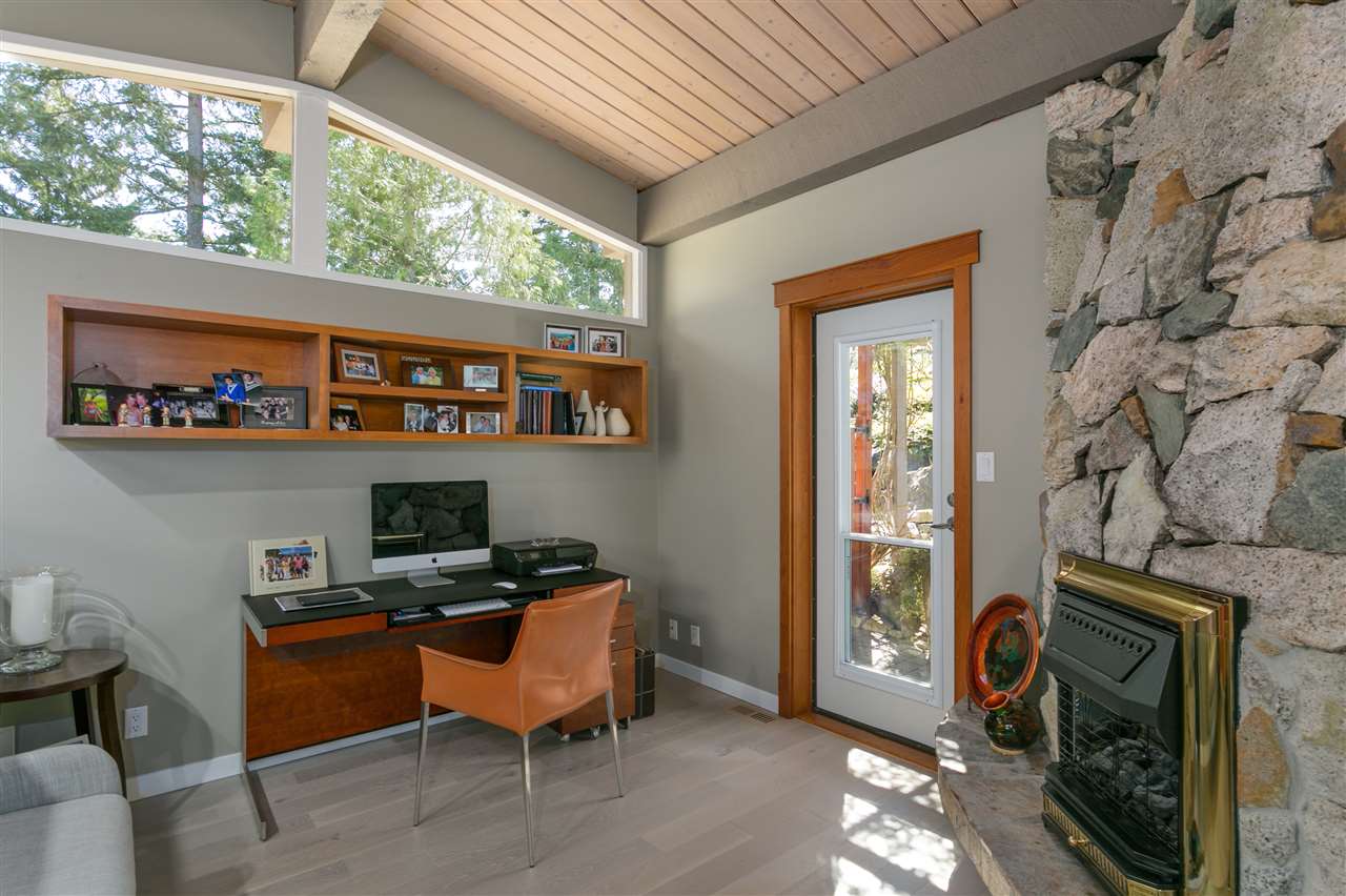 6625 Madrona Crescent, Horseshoe Bay 18