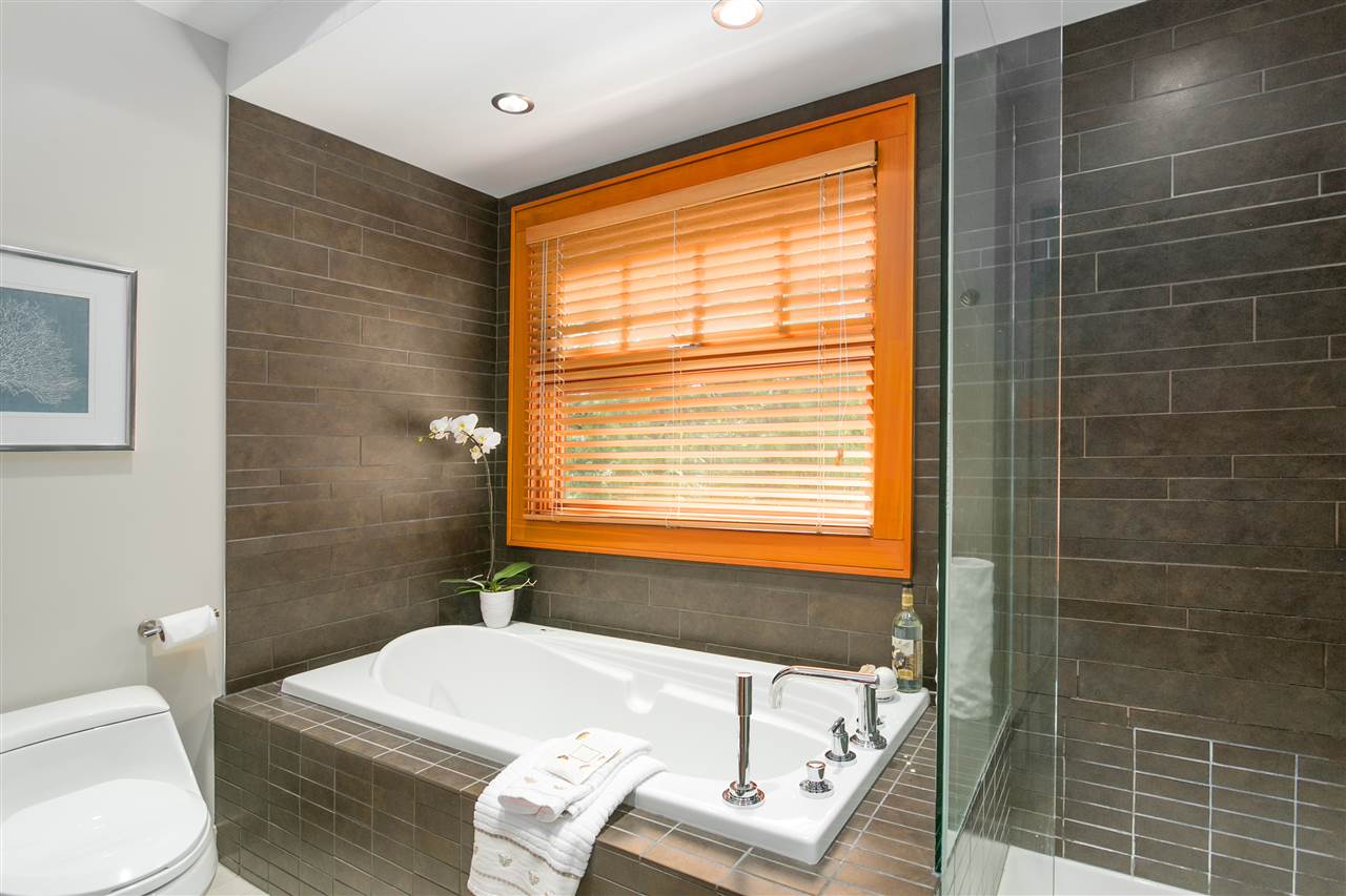 6625 Madrona Crescent, Horseshoe Bay 14