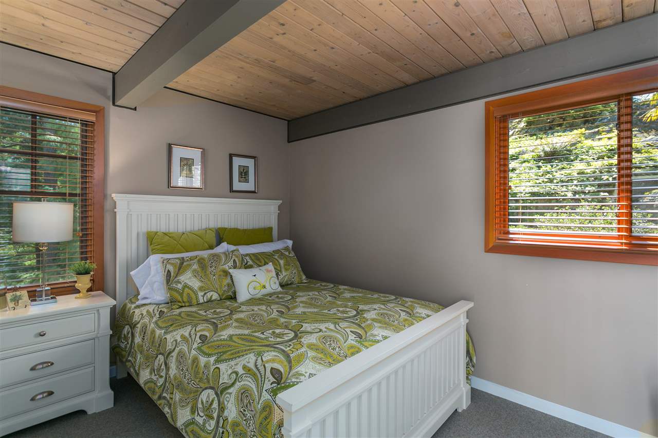 6625 Madrona Crescent, Horseshoe Bay 17