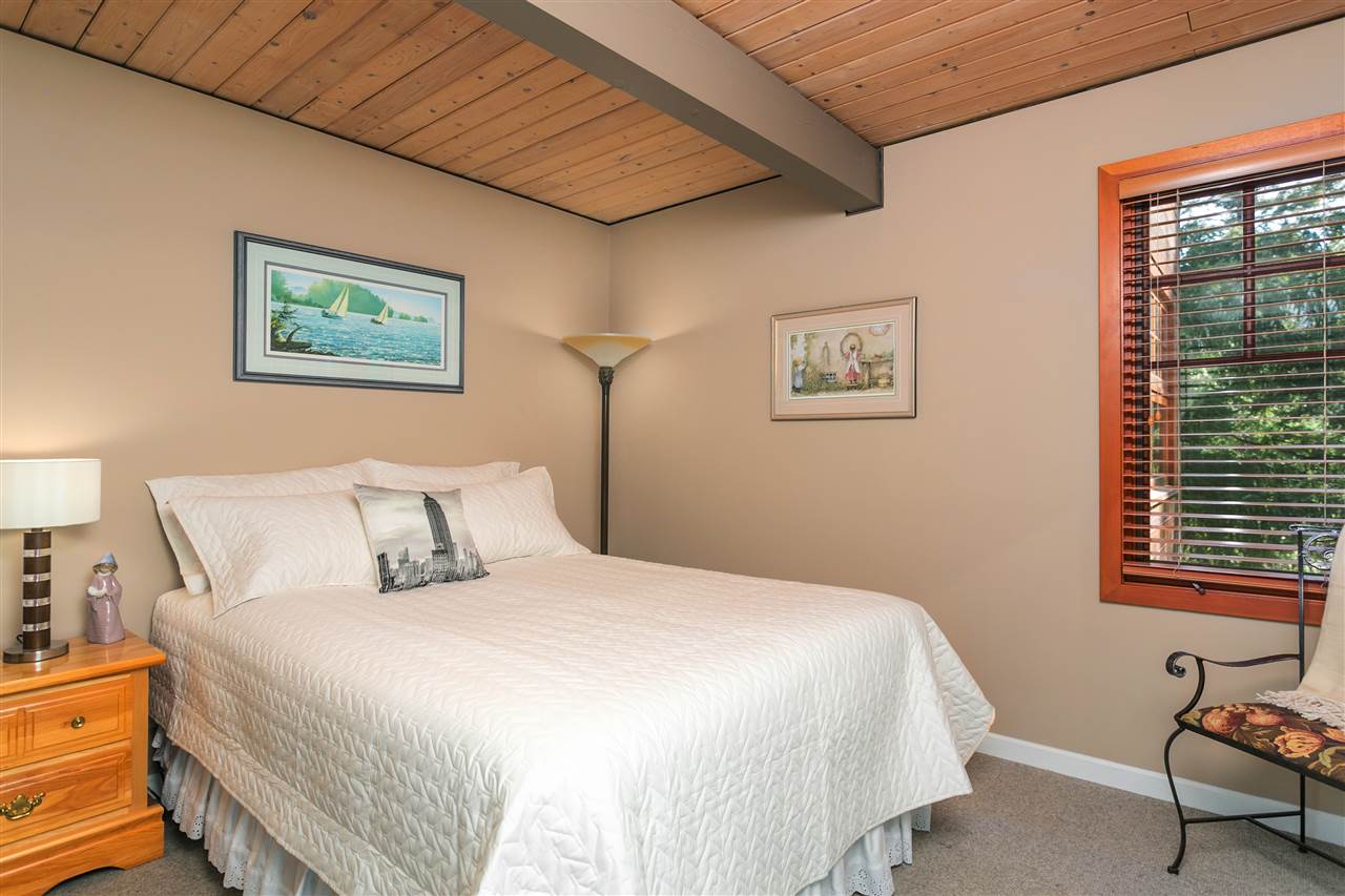 6625 Madrona Crescent, Horseshoe Bay 16