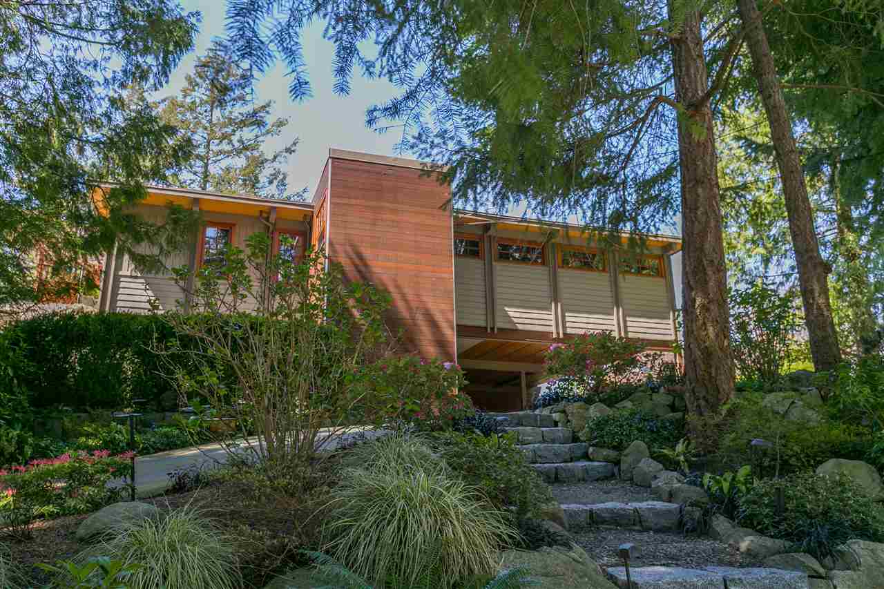 6625 Madrona Crescent, Horseshoe Bay 2