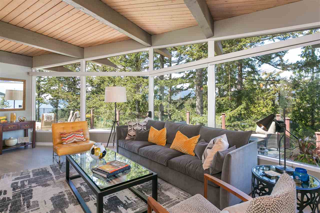 6625 Madrona Crescent, Horseshoe Bay 5