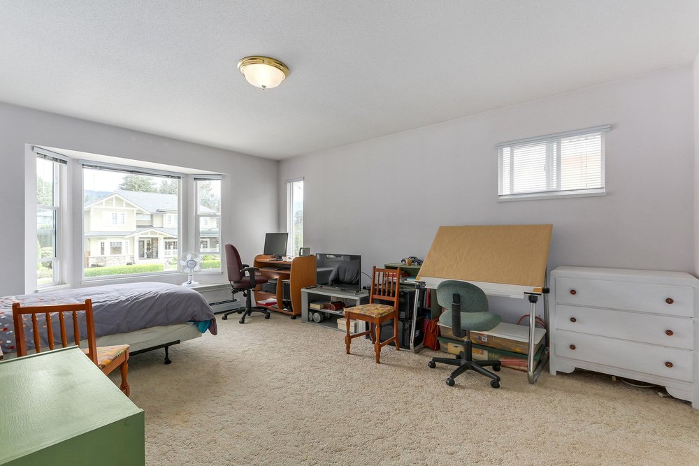 625 East 17th Street, North Vancouver 11