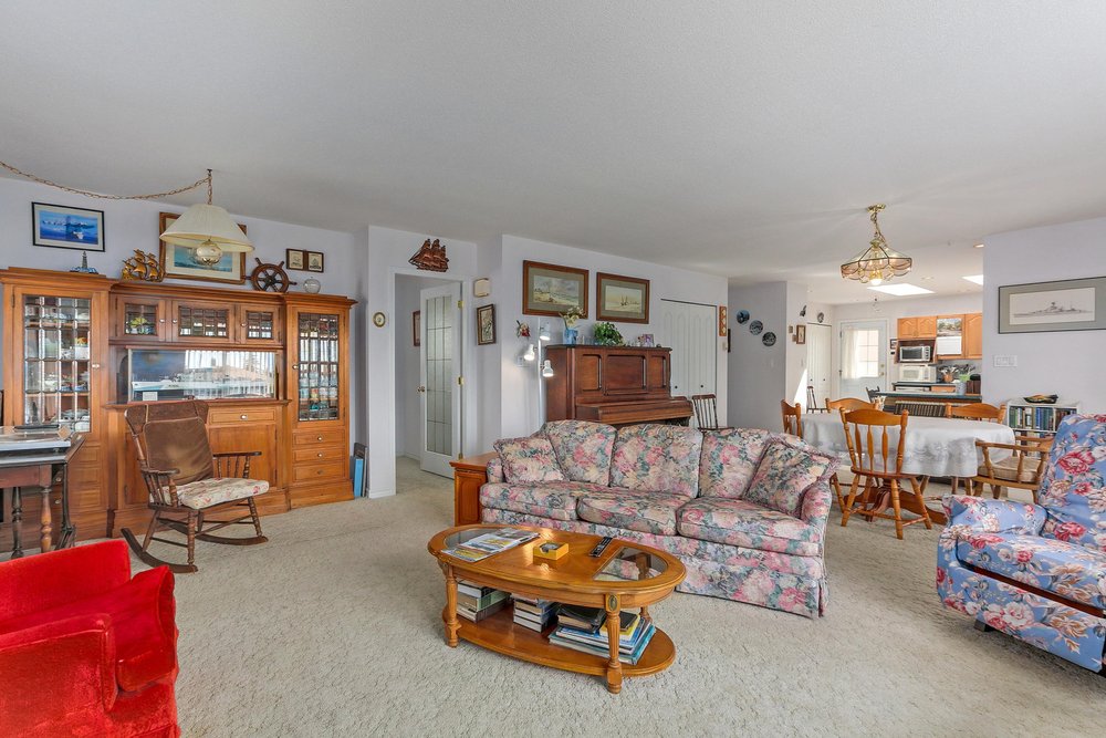 625 East 17th Street, North Vancouver 4