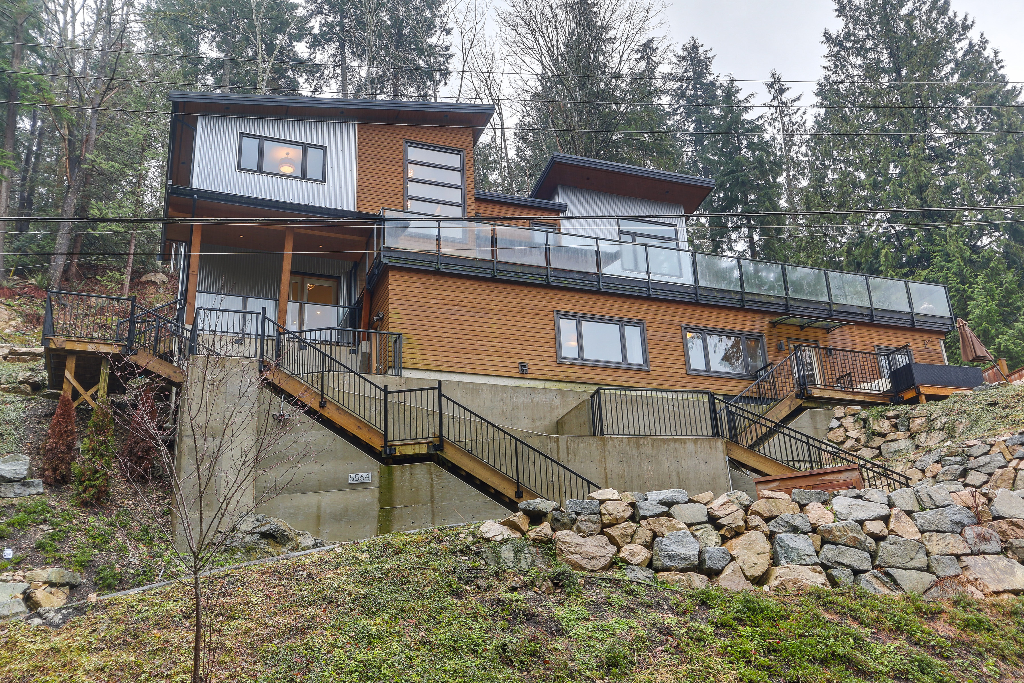 5564 Gallagher Place, West Vancouver 2