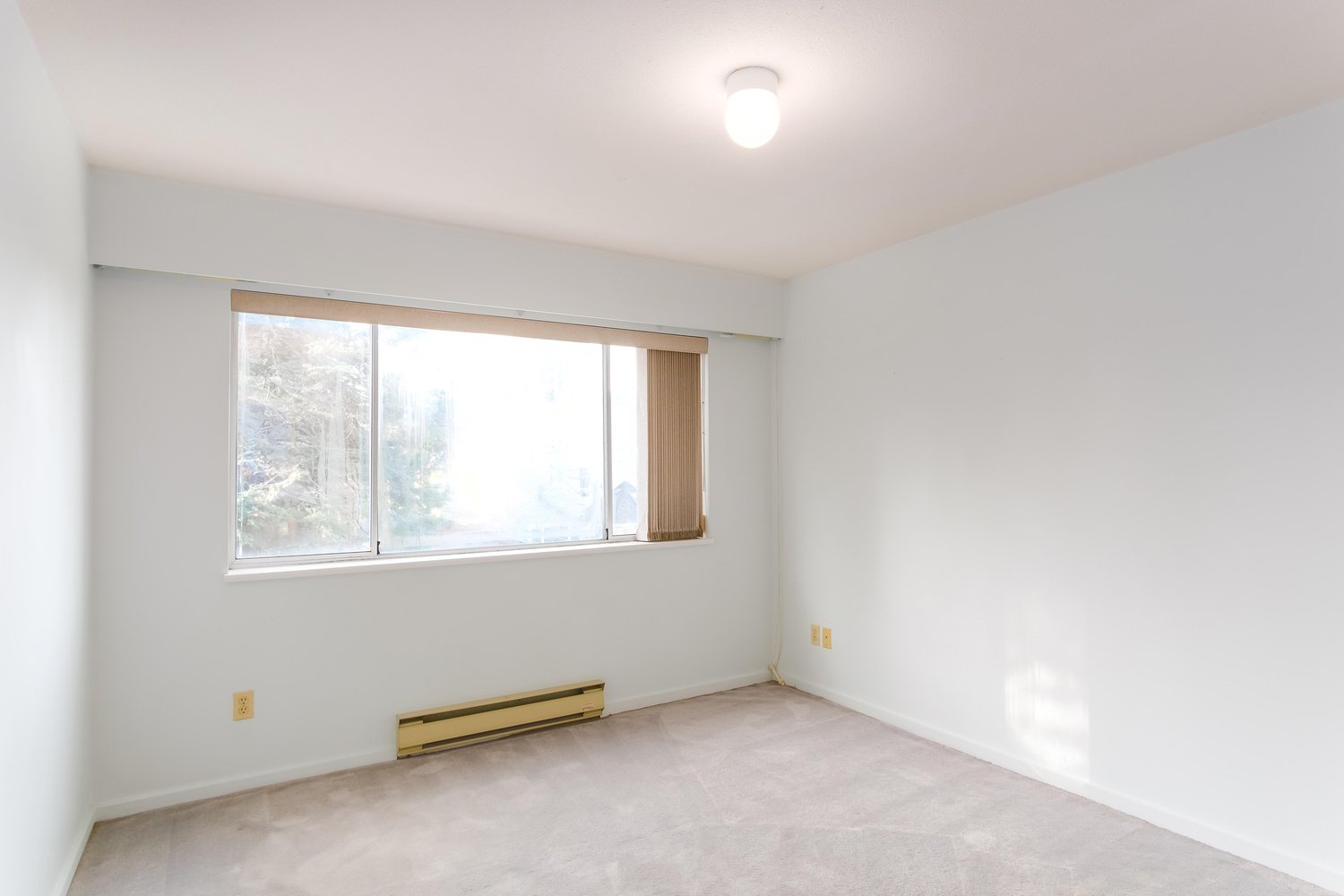 6438 Rosebery Ave 21