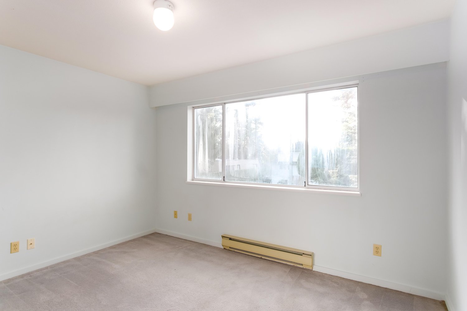 6438 Rosebery Ave 22