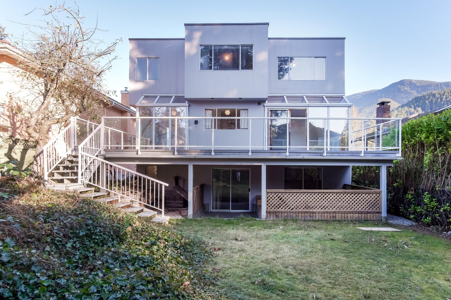 6438 Rosebery Ave 27