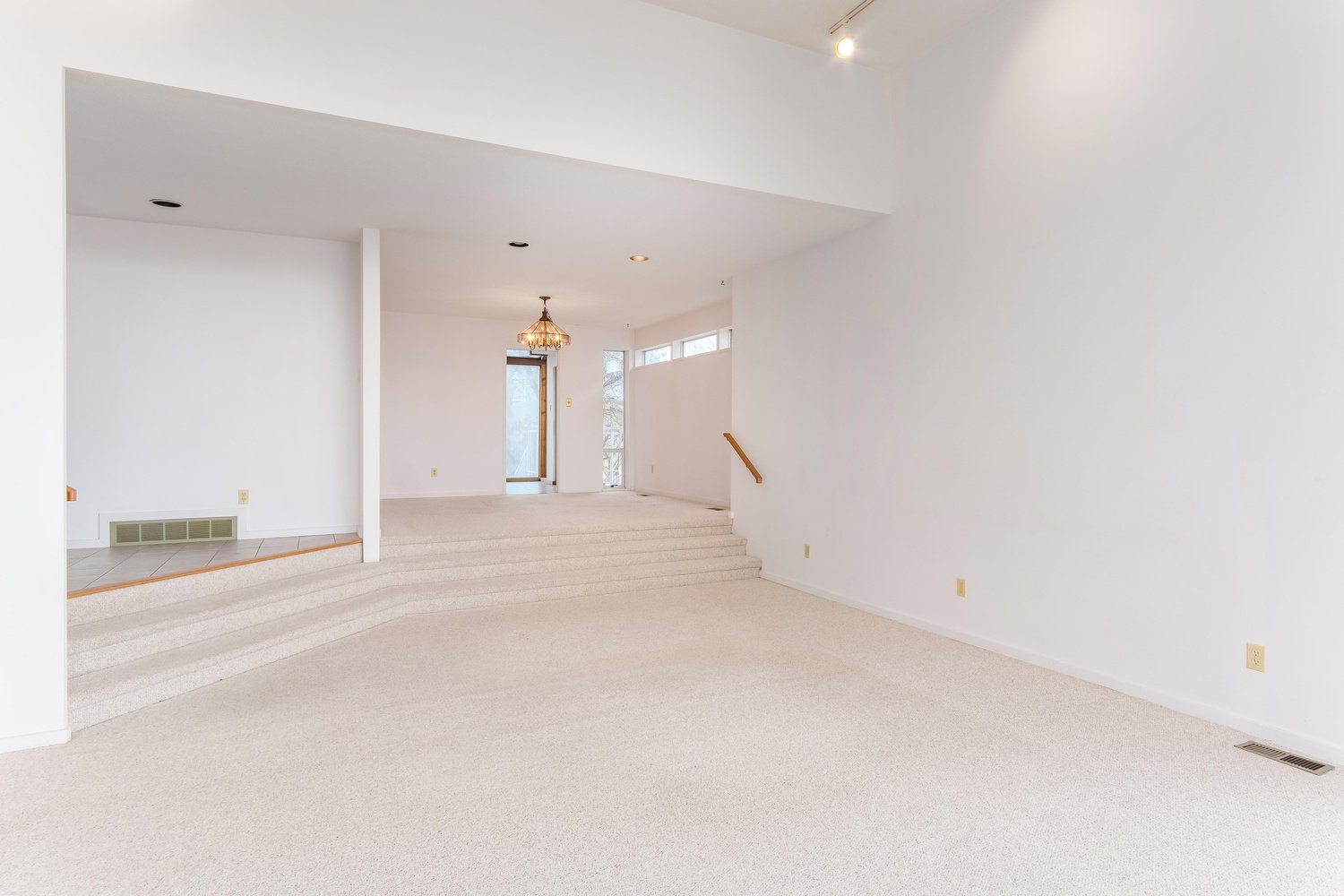 6438 Rosebery Ave 7