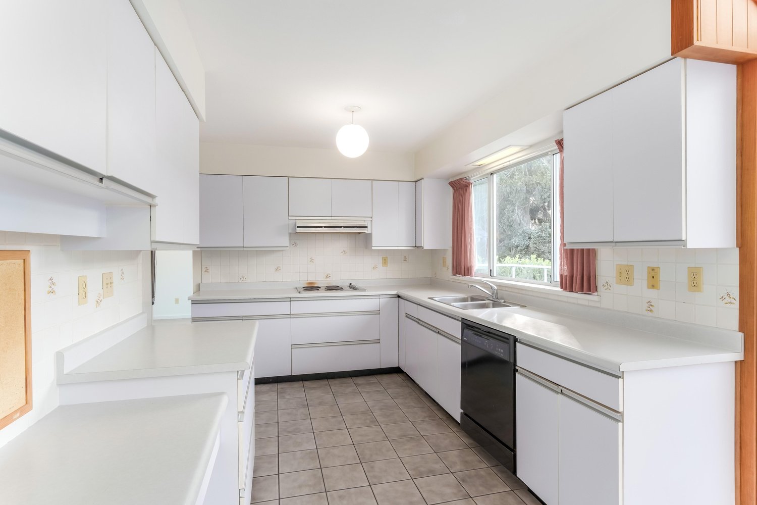 6438 Rosebery Ave 11