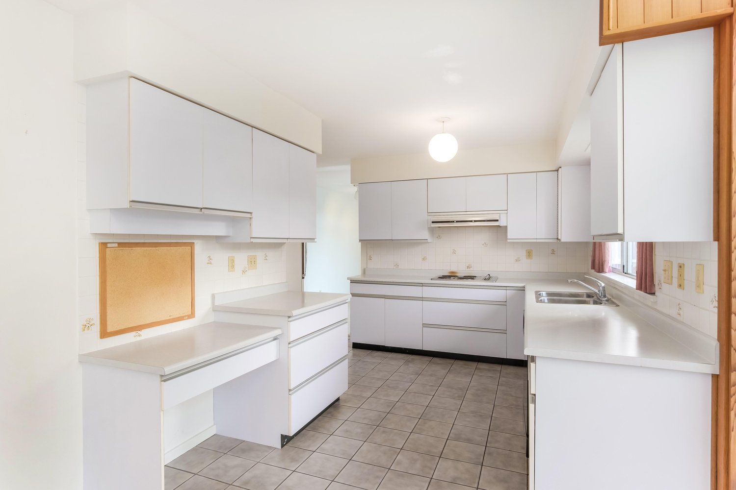 6438 Rosebery Ave 12