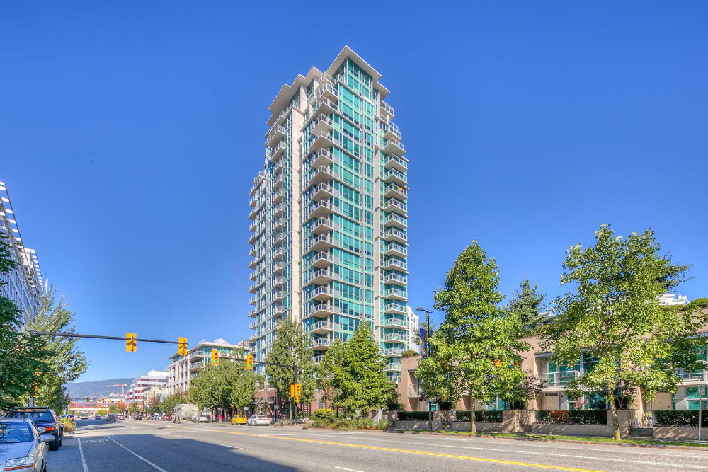 406 138 E Esplanade