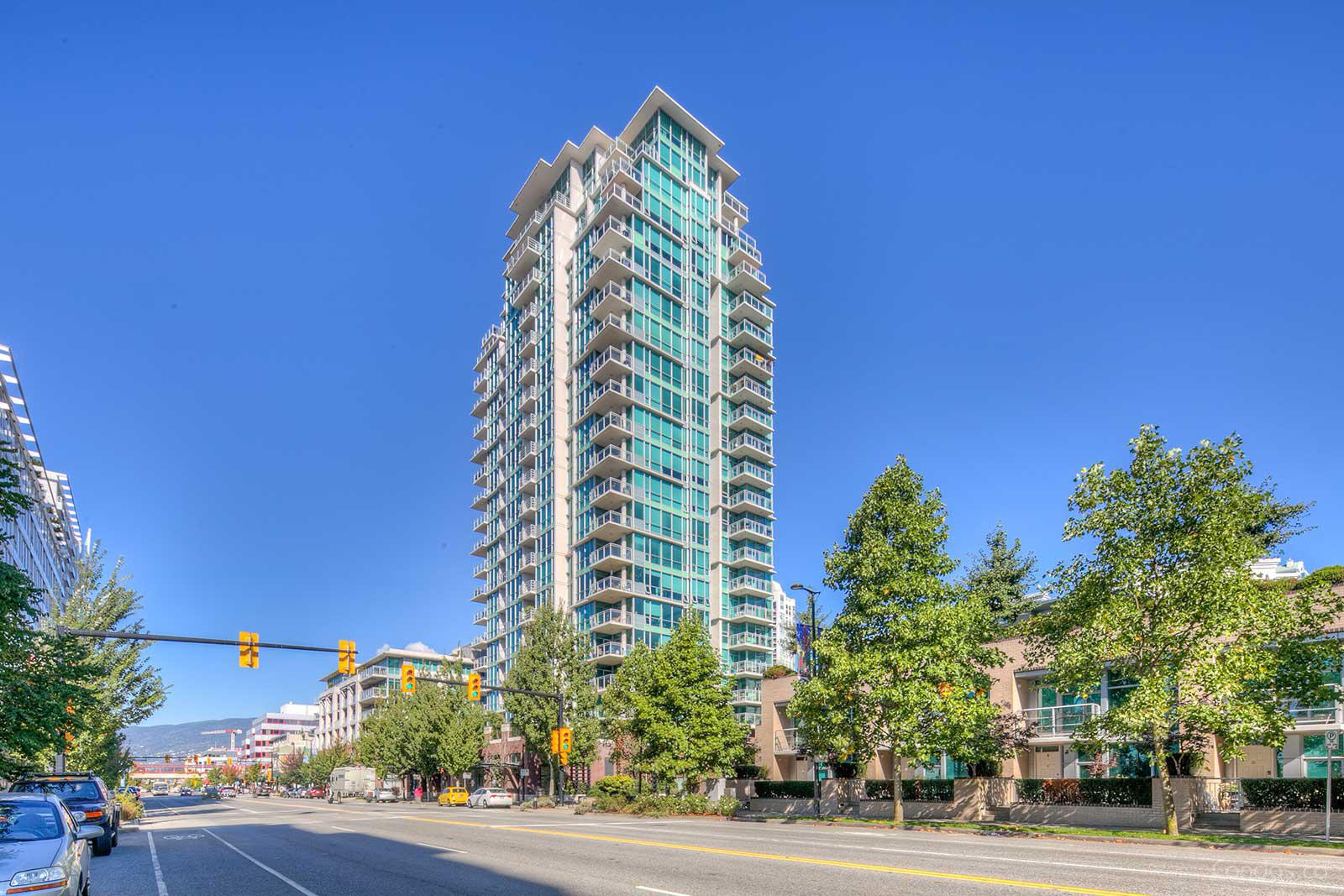 406 138 E Esplanade 2