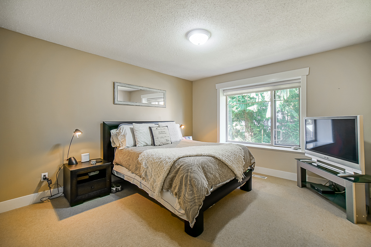 686 E Kings Road 35