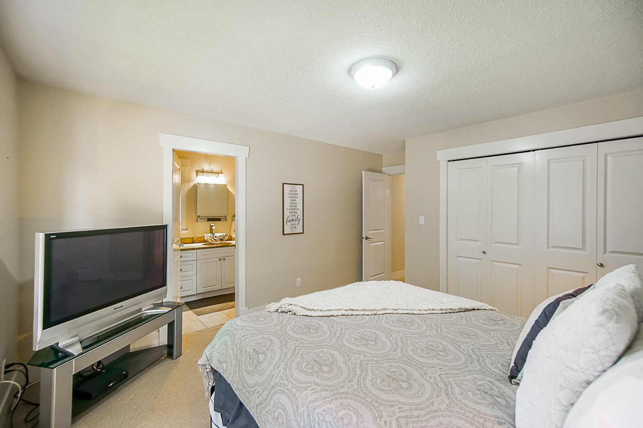 686 E Kings Road 34