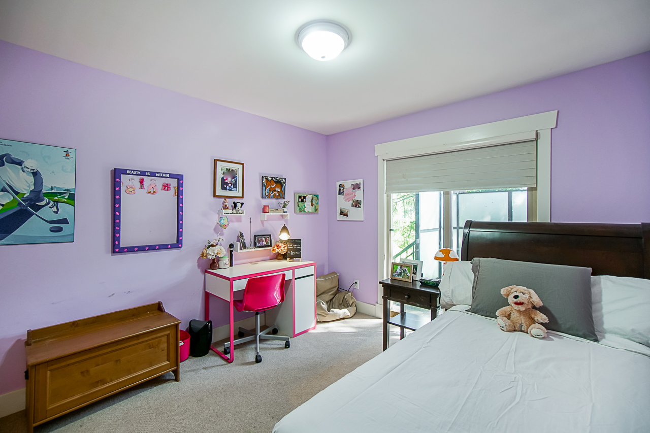686 E Kings Road 29