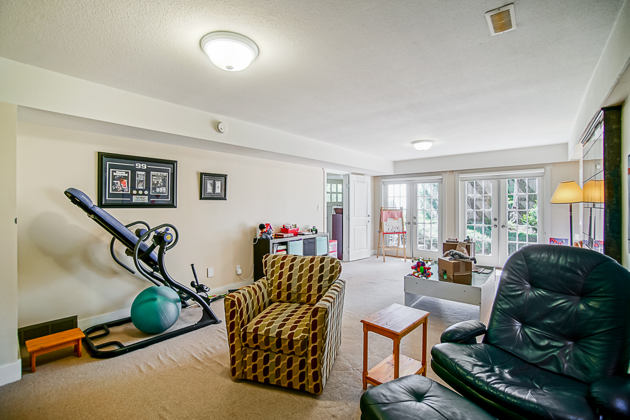686 E Kings Road 24